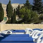 Aparthotel Hilltop Village