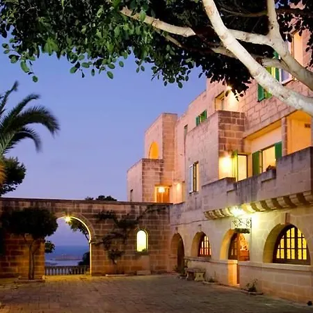 Hilltop Village アパートホテル Wardija