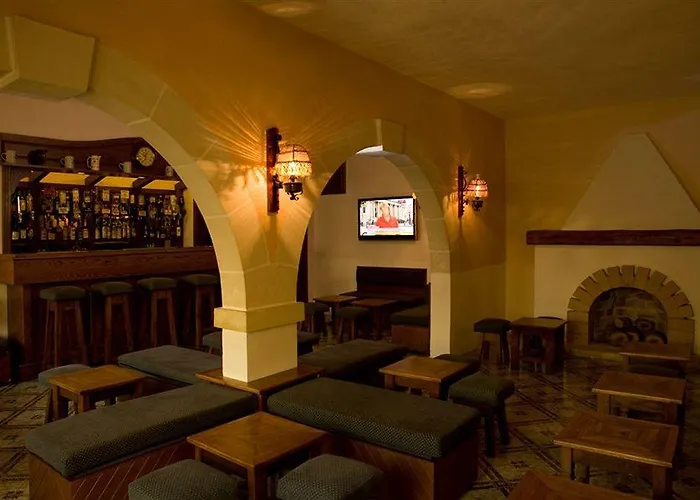 Hilltop Village Aparthotel 2*