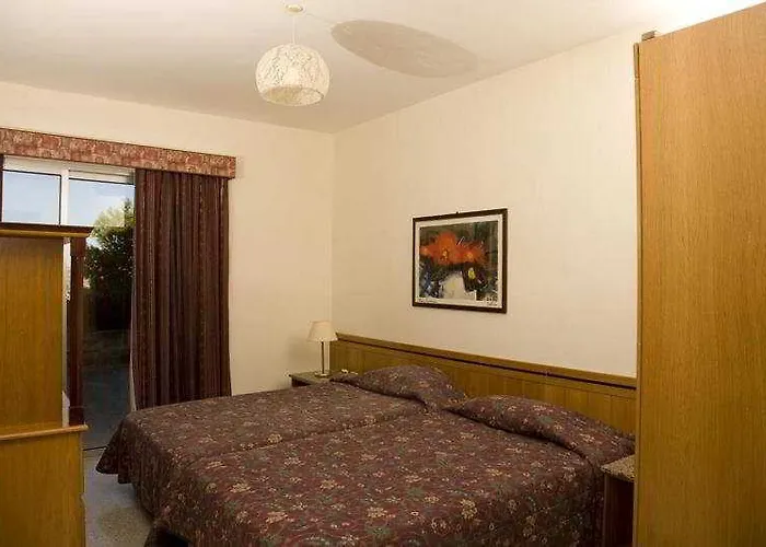 Hilltop Village Aparthotel Wardija