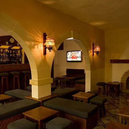 Hilltop Village 公寓式酒店 2*