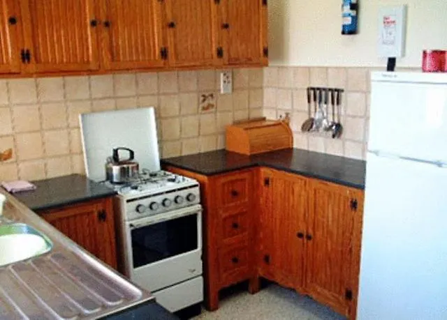 Ξενοδοχείο με διαμερίσματα Hilltop Village 2*